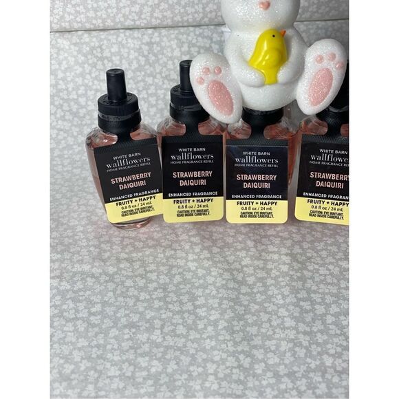 Bath and Body Works BUNNY Wallflower and 4 STRAWBERRY DAIQUIRI Refills - Picture 4 of 10